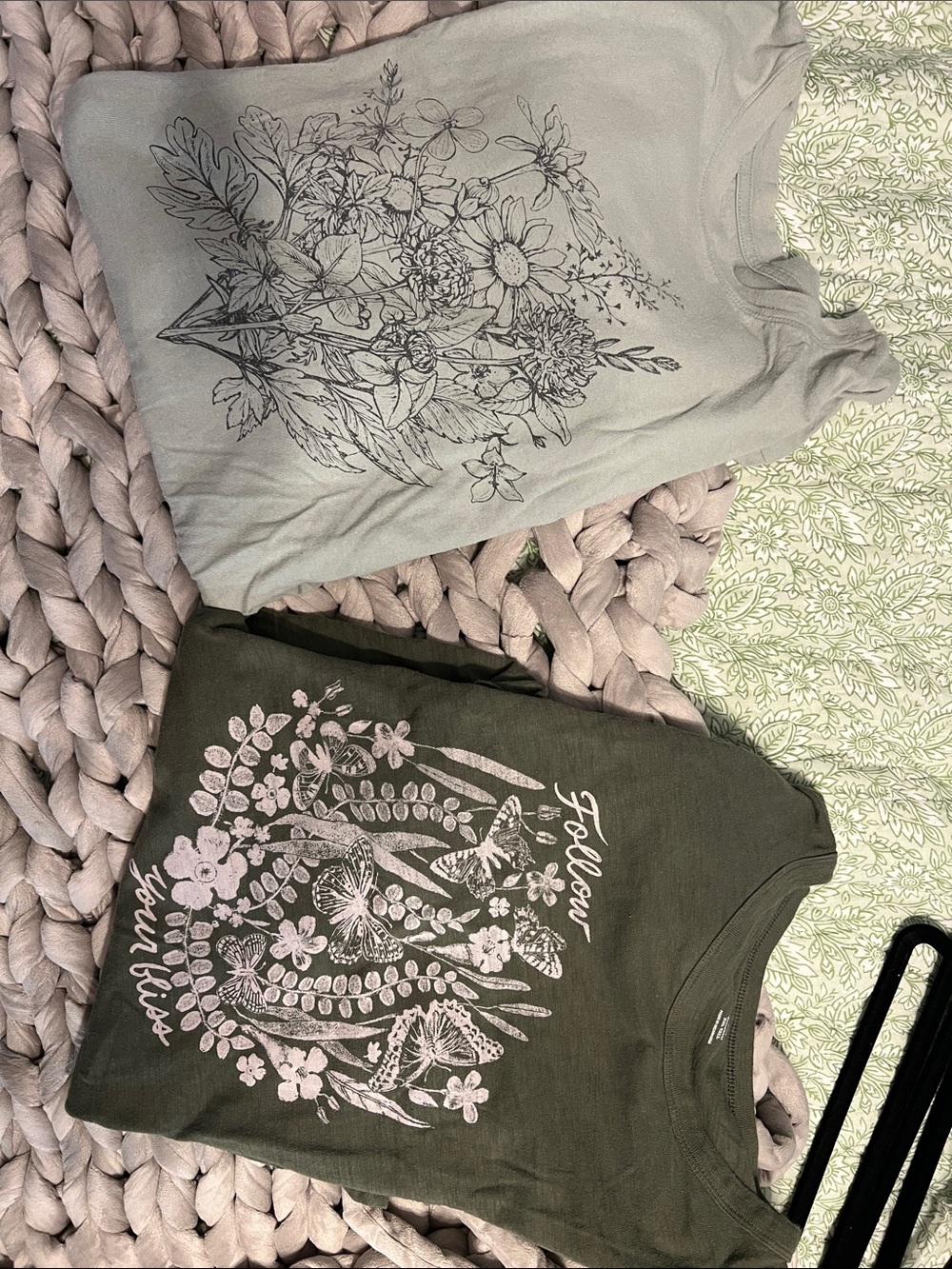Women’s short sleeve green floral tee shirt bundle